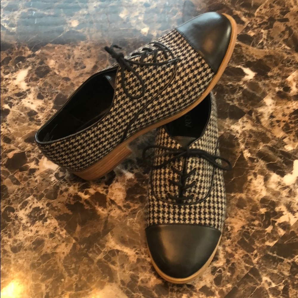 Herringbone lace up loafers!